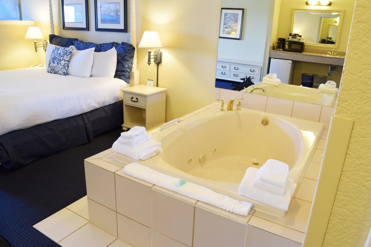 Blue Harbor Resort & Spa شيبويغان الغرفة الصورة